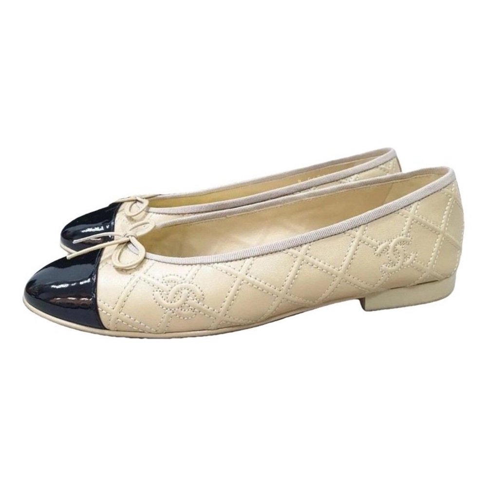 CHANEL Cream and Black Quilted Ballerinas
